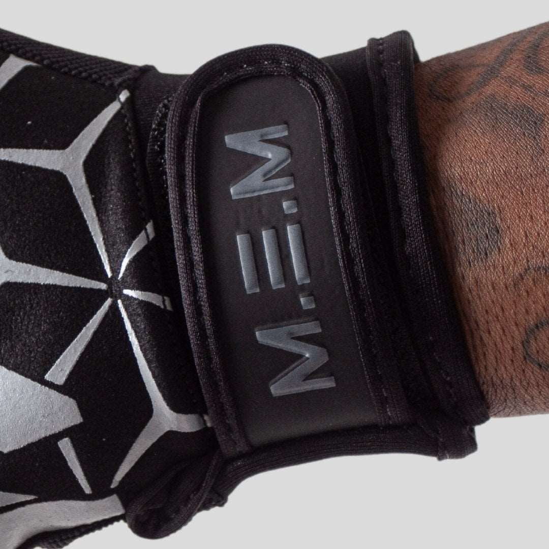 grey and black weight lifting gloves 